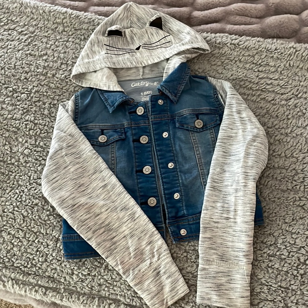 Cat & Jack sweatshirt size 6